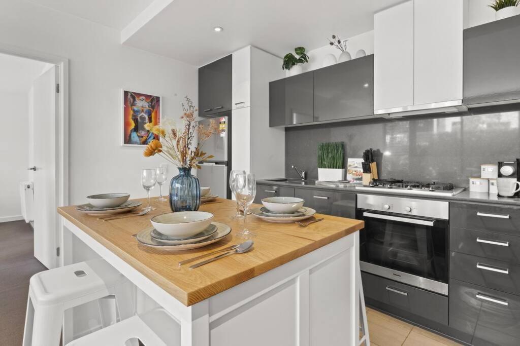 Apartment Ink Echelon Escape Melbourne