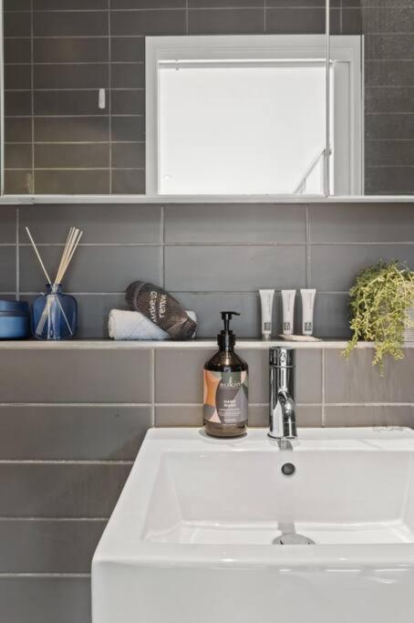 Ink Echelon Escape Apartment Melbourne