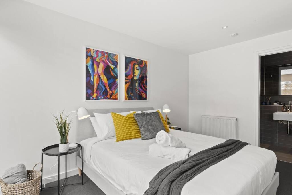 Ink Echelon Escape Apartment Melbourne